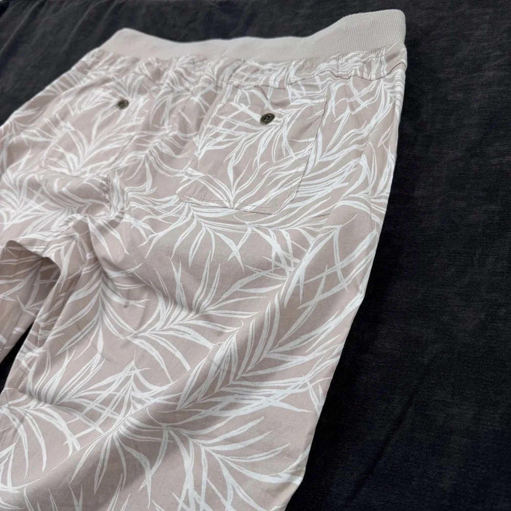 Palm Rio Womens 1X Tropical Palm Leaf Print Cropped Capri Pants Beige White - Picture 8 of 11